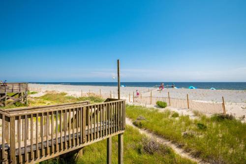 Mead Us At The Beach by Oak Island Accommodations - photo 49