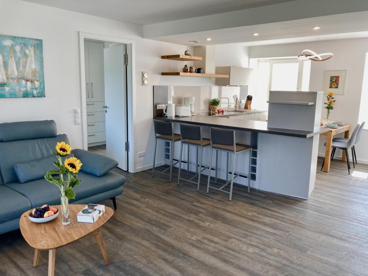 Ein Katzensprung zum Meer 3 Zi 2 Bäder Balkon — 4-Star Luxury Hotel in Ostseebad Binz, Germany