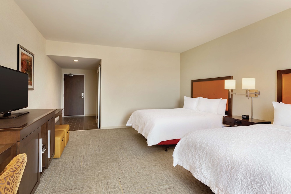 Hampton Inn St. Albans - photo 6