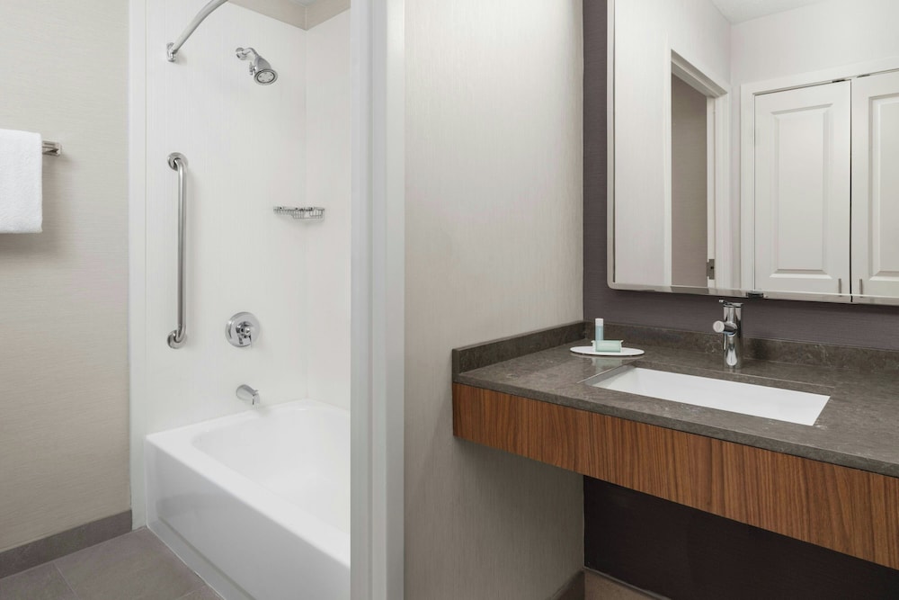 Courtyard by Marriott Charlotte City Center - photo 26