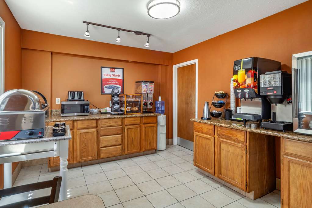 Econo Lodge Hays I 70 - photo 26