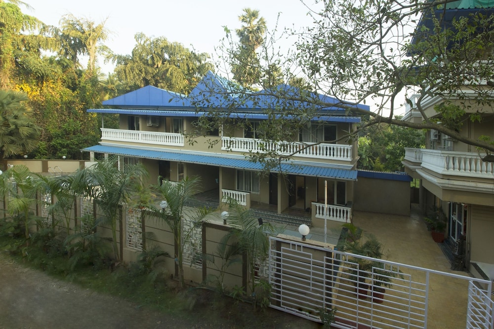 Oyo 22919 Blue Roof Sea Side — hotel in Palghar
