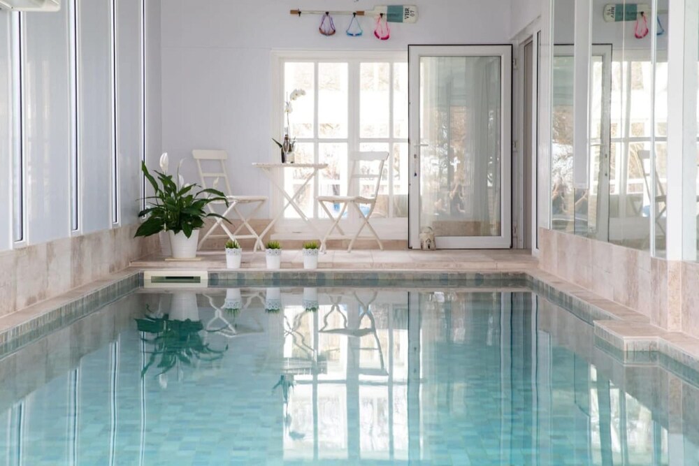 Luxury Seafront Family Home Indoor Pool — 4-Star Luxury Hotel in Chichester, United Kingdom