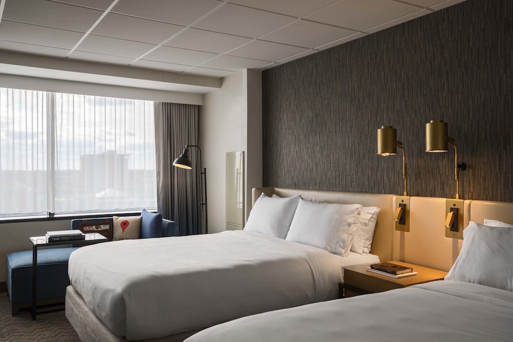 Renaissance Toledo Downtown Hotel - photo 13