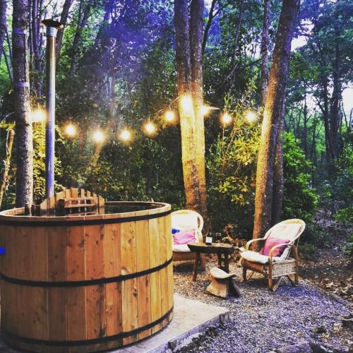 Encanto de Vilches cabaña en la precordillera con hot tub privado in San Clemente, Chile