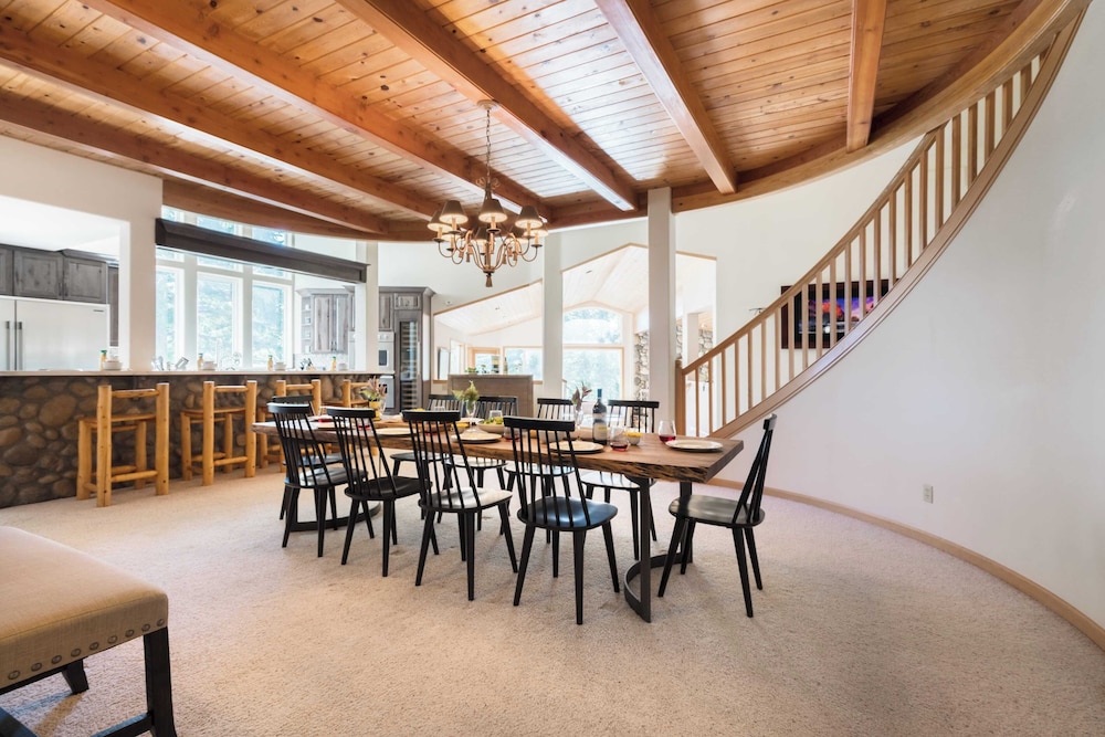 Sparrow by Avantstay Modern Mountain Retreat w Hot Tub Pool Table & Games - photo 11