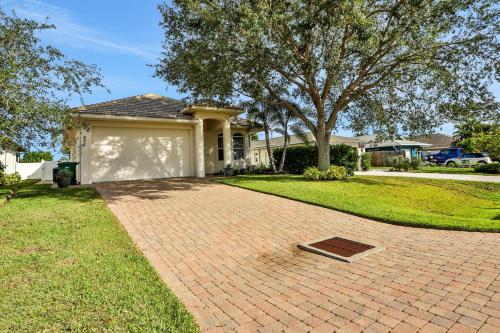 Sunshine Paradise in Naples, United States