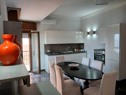 Luminoso appartamento Vista Mare Porto & Centro — 4-Star Luxury Hotel in Reggio Calabria, Italy