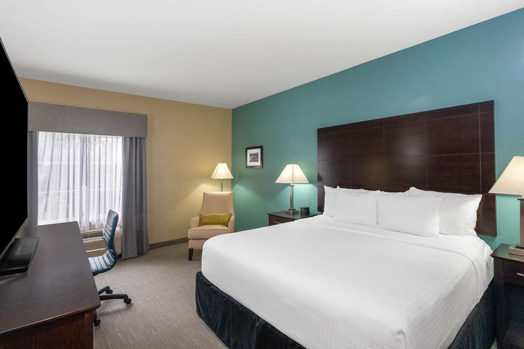 La Quinta Inn & Suites by Wyndham Sebring - photo 18
