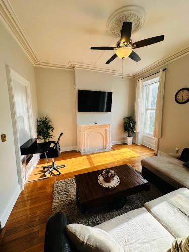 Charming Spacious Apartment Downtown Albany