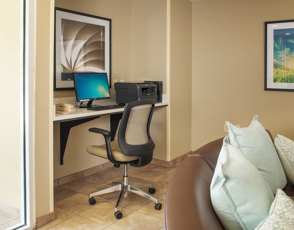 Candlewood Suites Bellevue by IHG - photo 29