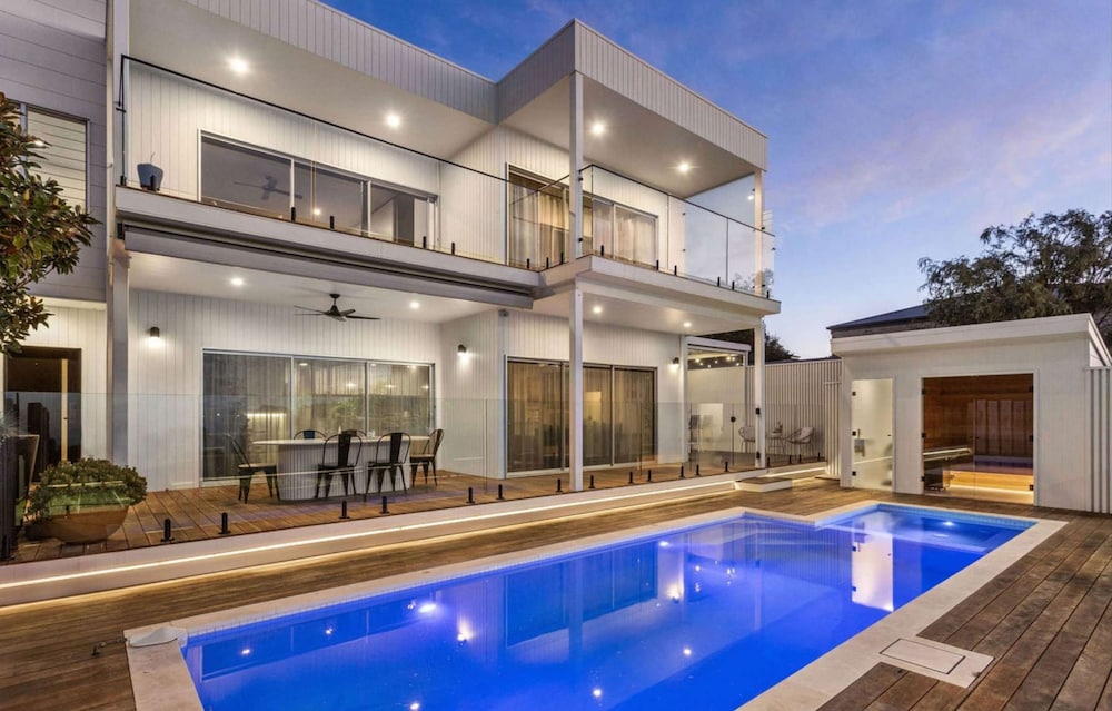 Stanford Luxury Pool Sauna Spa Tennis Court in Mount Martha, Australia