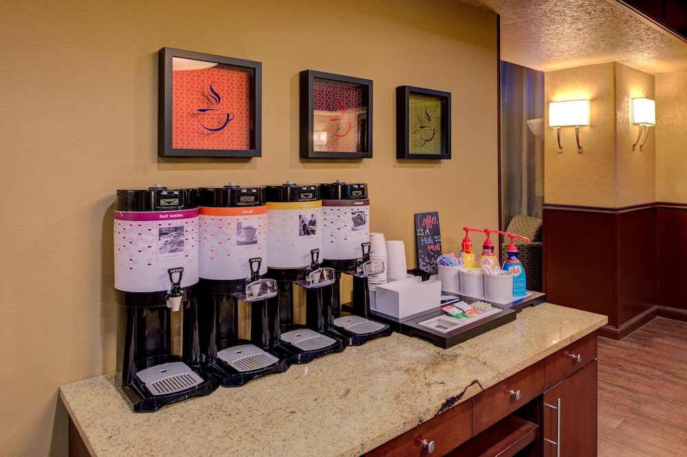 Hampton Inn & Suites Ontario - photo 43