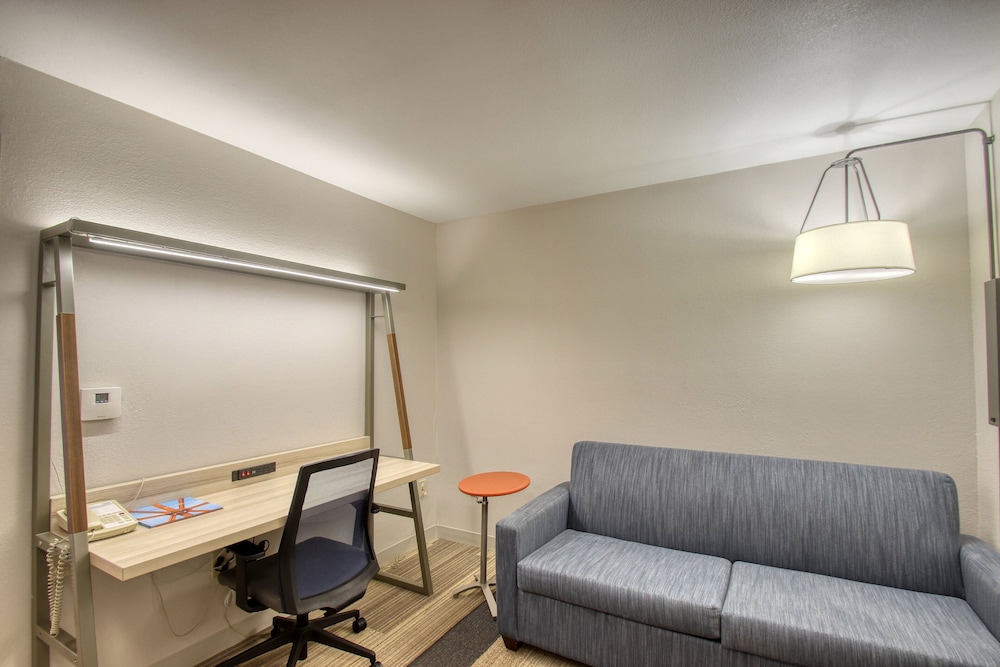 Holiday Inn Express Hotel & Suites Milwaukee Airport by IHG - photo 51