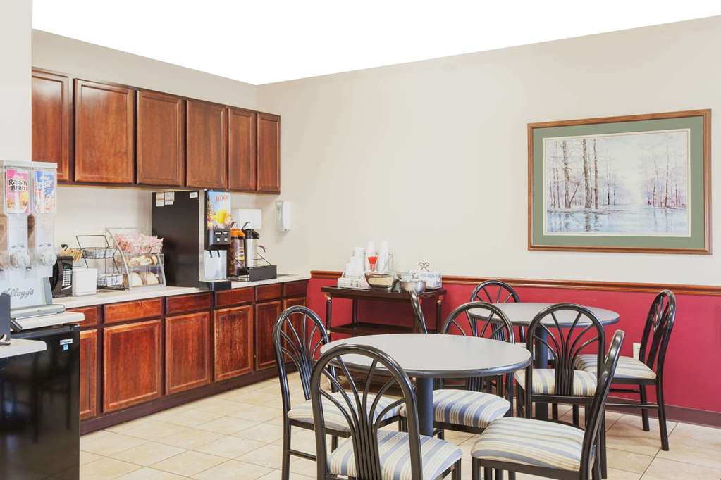 Super 8 by Wyndham Mason City - photo 15