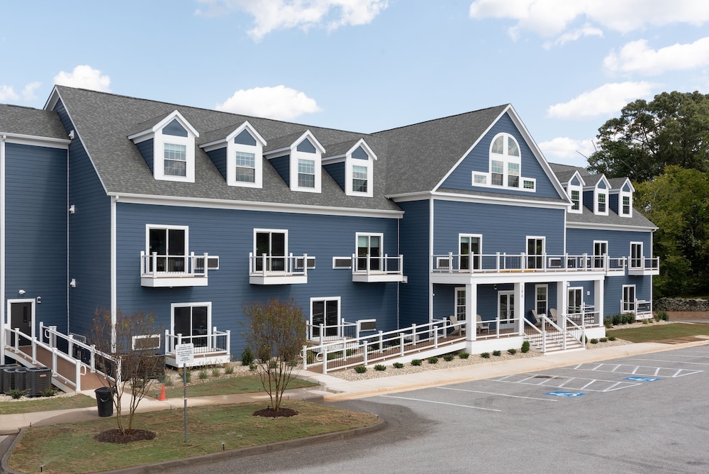 Boardwalk Hotel on Lake Anna by Kasa — hotel in Louisa