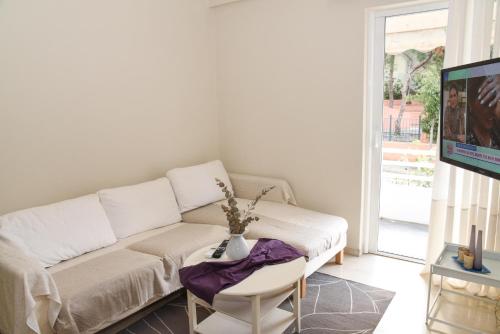 Sunny and Quiet 1 Bedroom Apt — 4-Star Luxury Hotel in Athens, Greece