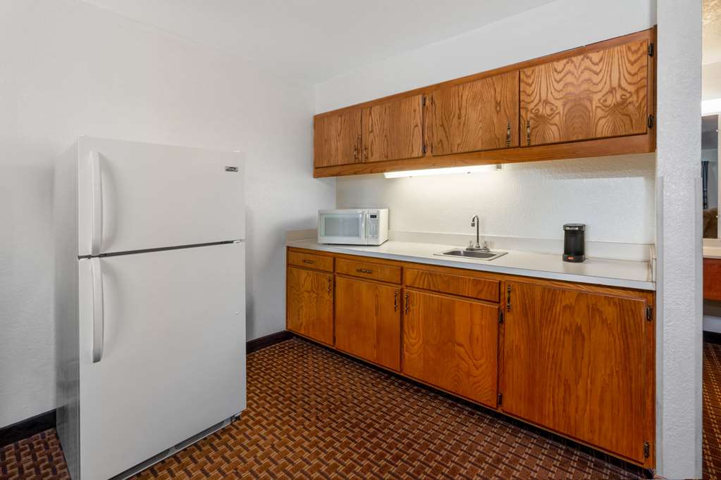 Super 8 by Wyndham Goodland - photo 14
