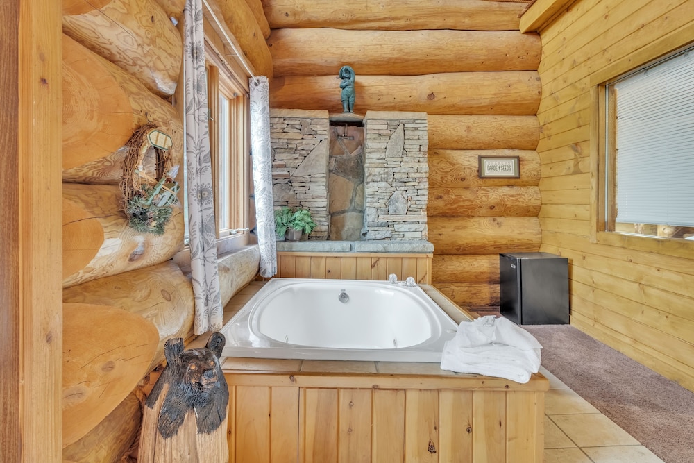 Royal Views Private Mountain Top Cabin 2 Bedroom Cabin by Heavenly Views Resort - photo 13