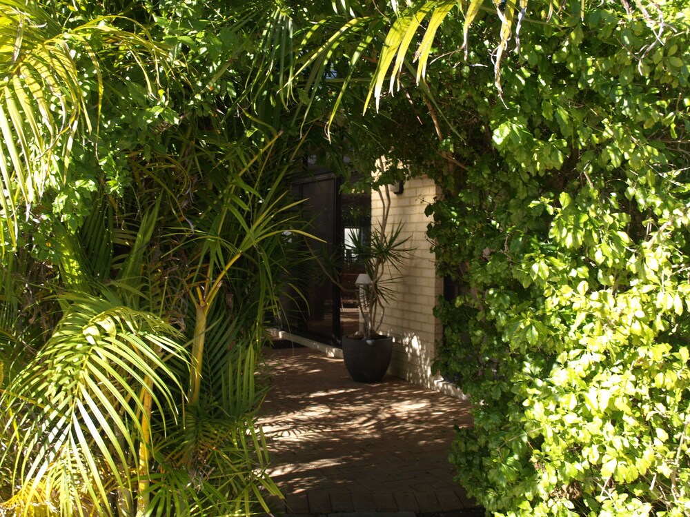 Baudins of Busselton Bed and Breakfast Adults only — 4-Star Luxury Hotel in Busselton, Australia