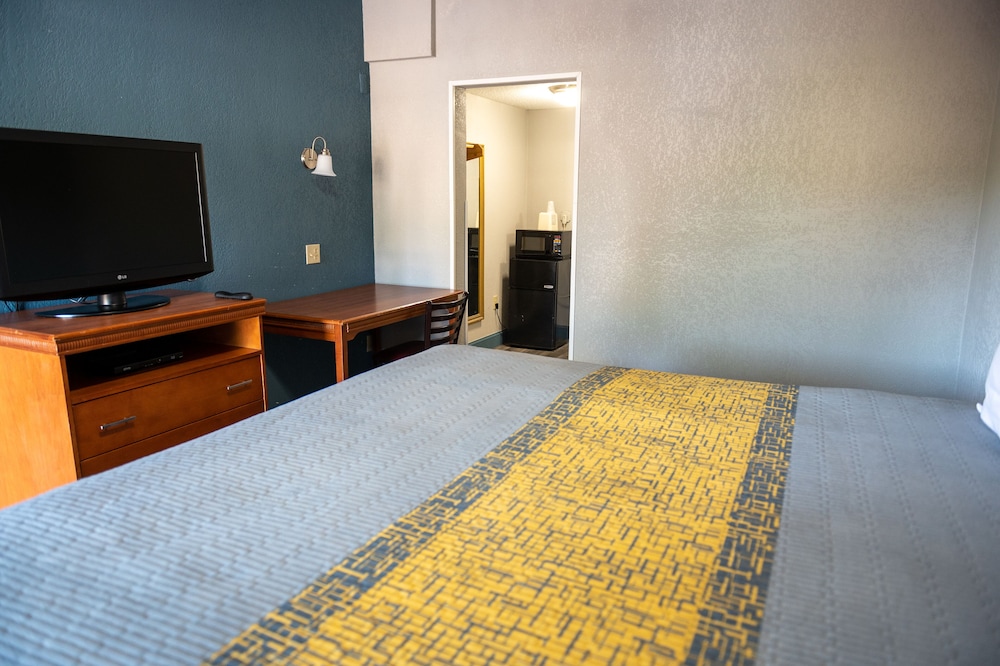 Riverside Inn and Suites - photo 6