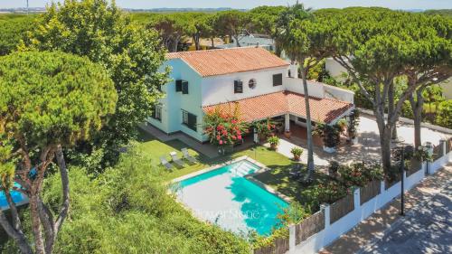 Villa America Urbanizacion Roche — 4-Star Luxury Hotel in Conil De La Frontera, Spain