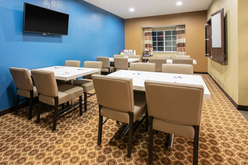 Microtel Inn & Suites By Wyndham Pecos - photo 9