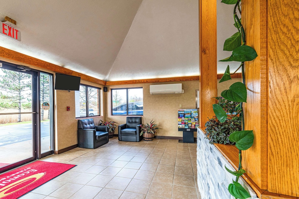 Econo Lodge Cleveland Southeast Kent - photo 3