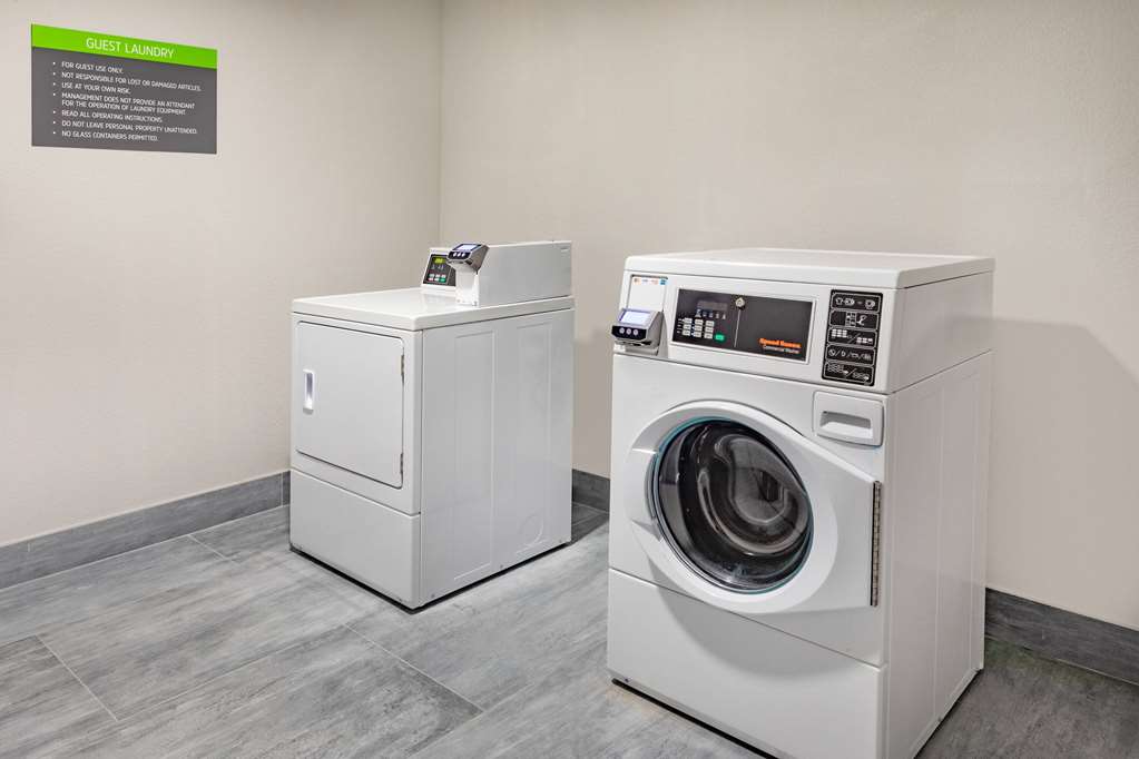 La Quinta Inn & Suites by Wyndham Galveston North at I 45 - photo 39