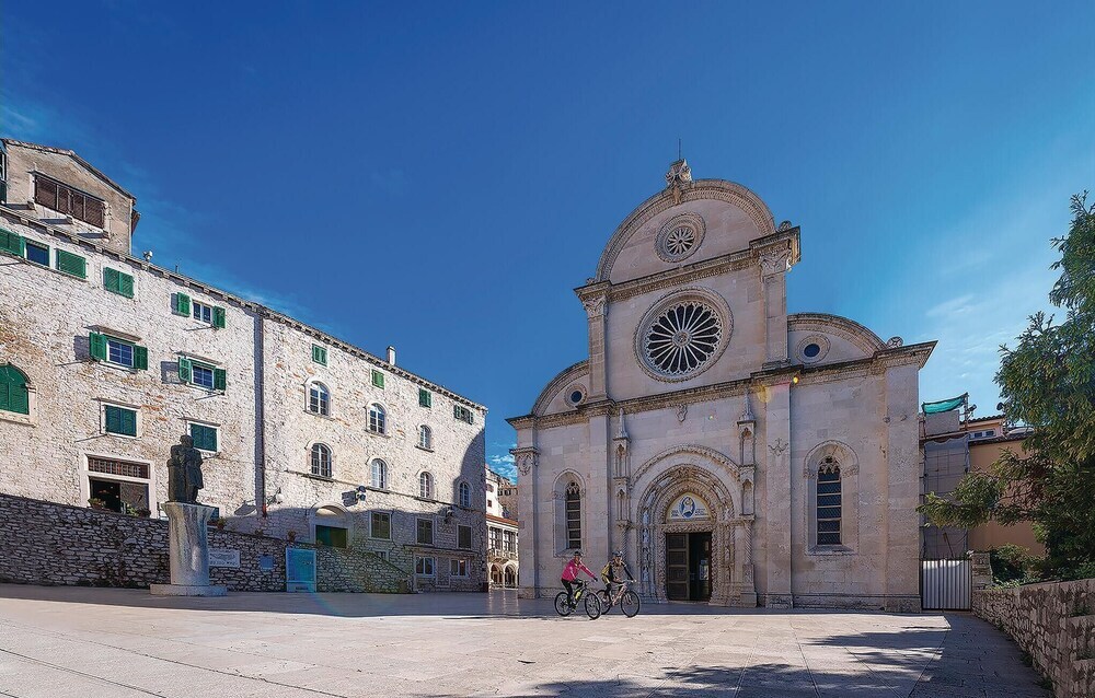 Cozy Apartment In Brodarica With Wifi — 4-Star Luxury Hotel in Brodarica, Croatia