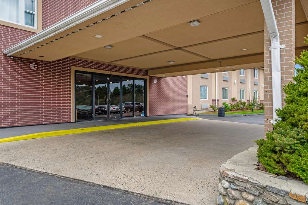Americas Best Value Inn Foxboro - photo 12