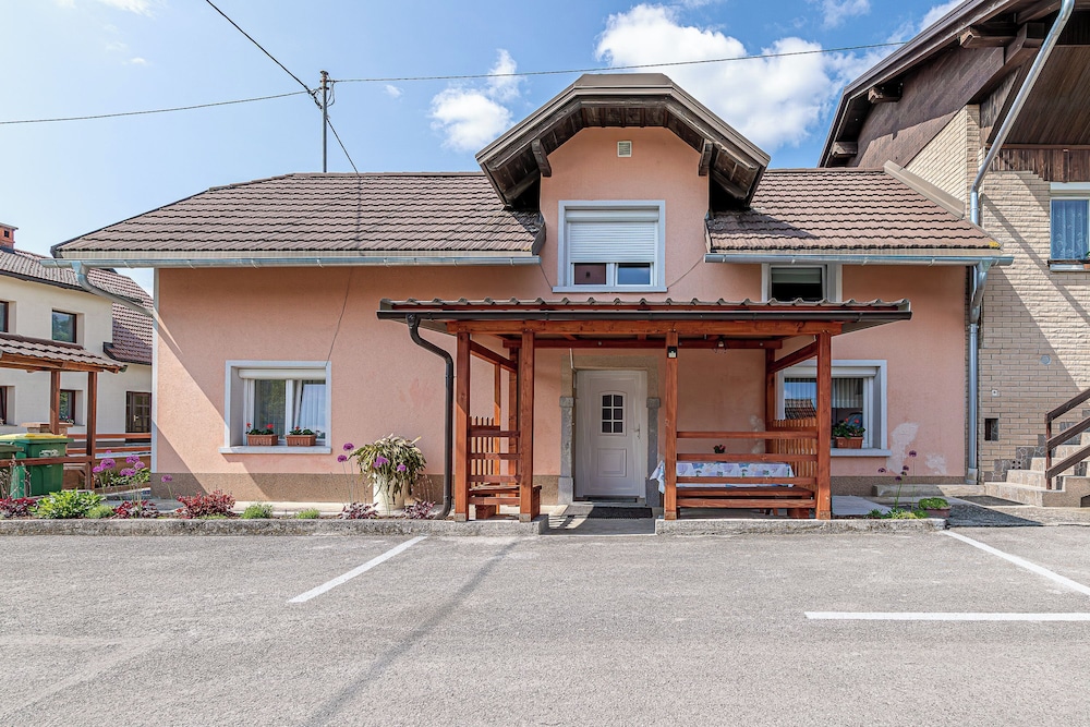 Mržek House with Sauna Happy Rentals — 4-Star Luxury Hotel in Nova Vas, Slovenia