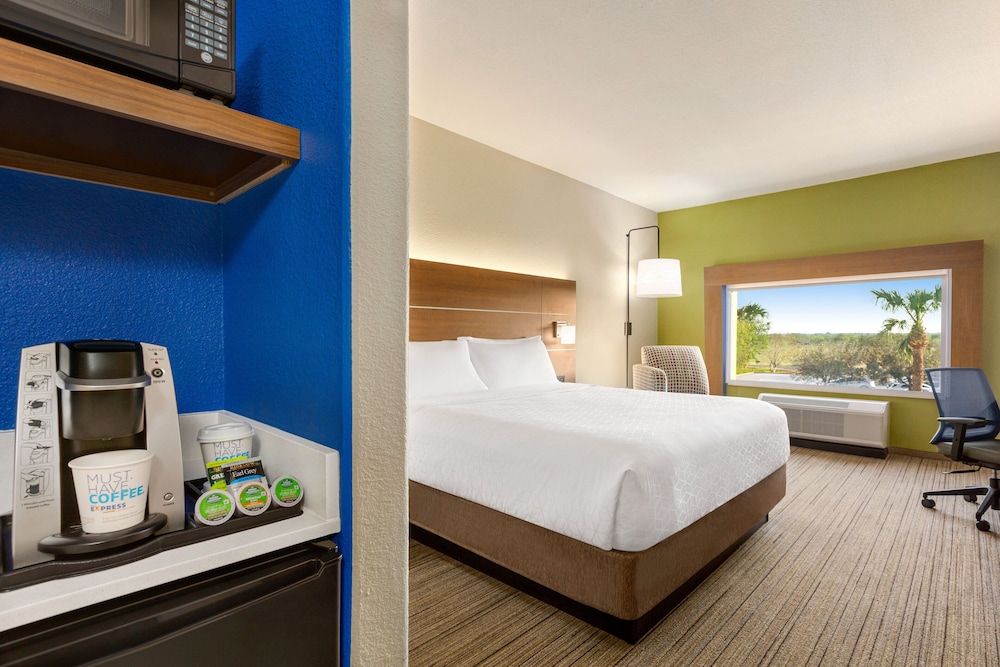 Holiday Inn Express Hotel & Suites Mission McAllen Area by IHG - photo 16