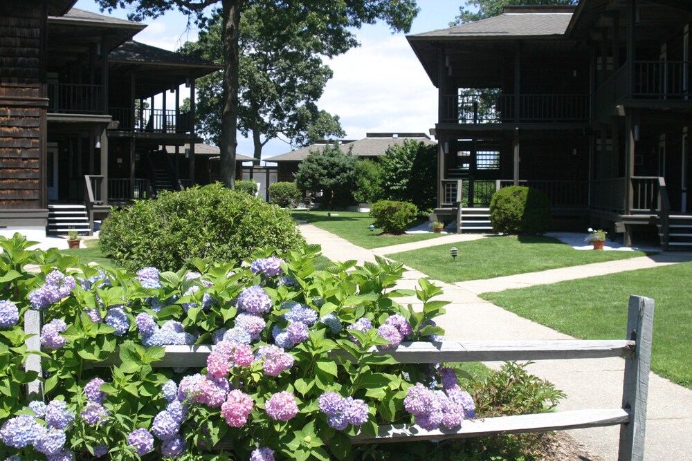 Dering Harbor Inn - photo 40