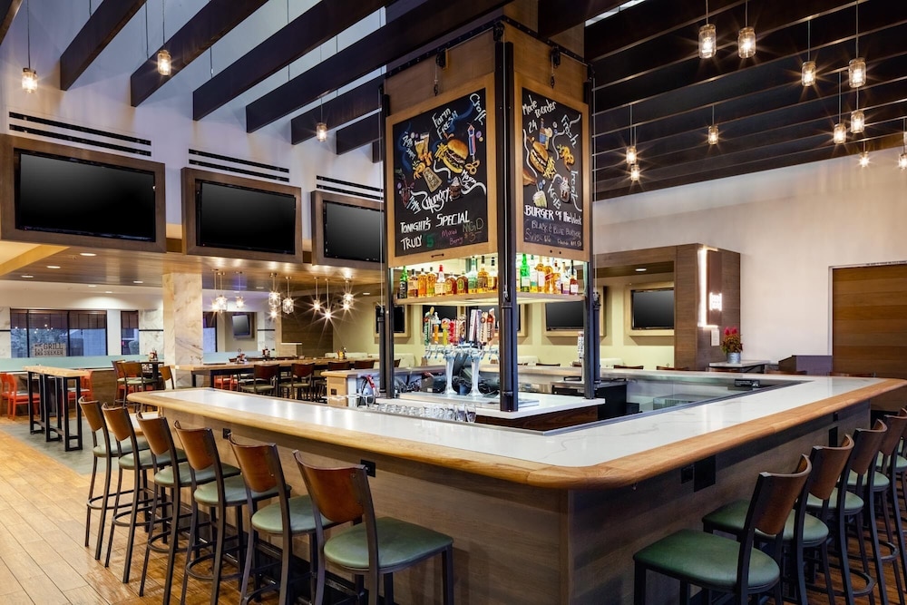 Holiday Inn & Suites Phoenix Airport North by IHG - photo 41