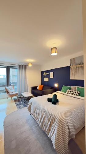 Modern spacious Studio opposite station II — 4-Star Luxury Hotel in London, United Kingdom