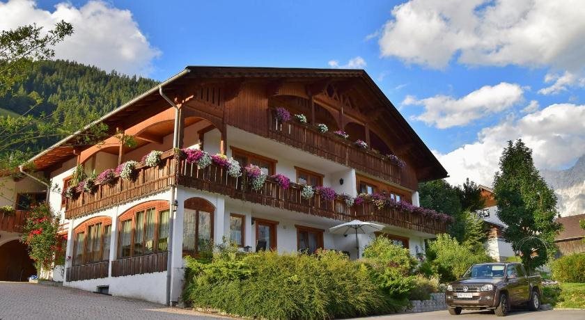 Haus Goldeck — 4-Star Luxury Hotel in Lermoos, Austria