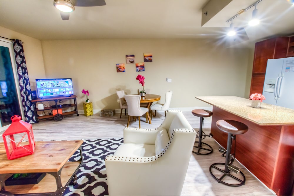 Laketown Wharf Resort by Aneliya's Rentals - photo 448