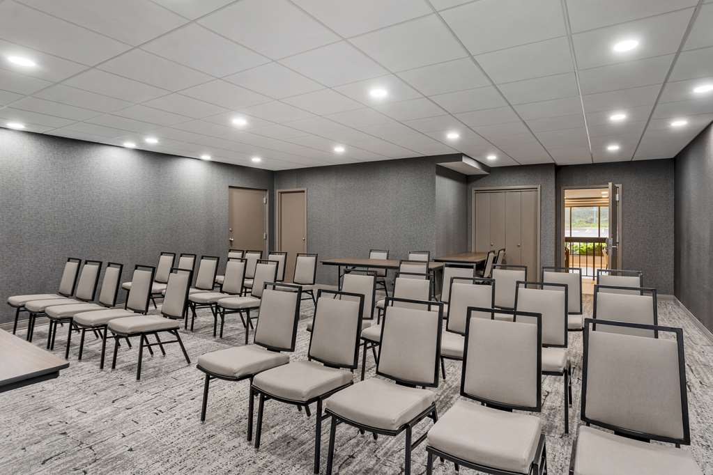 Best Western Plus Heritage Rail Inn Suites - photo 25