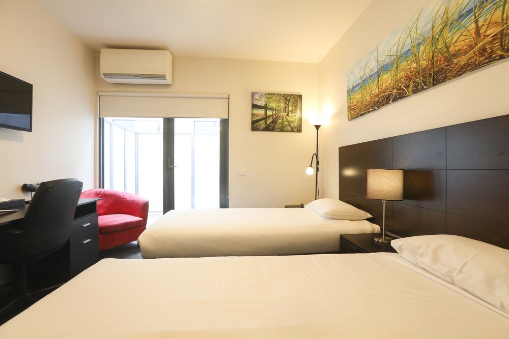 Alston Apartments Hotel — hotel in Carlton