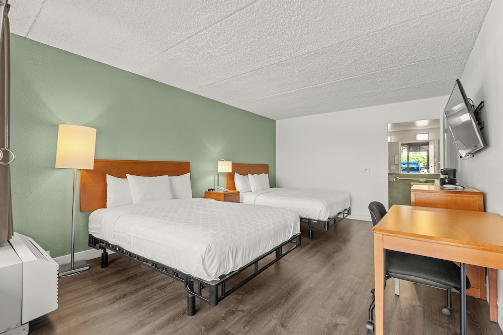 Vagabond Inn Executive Old Town - photo 12