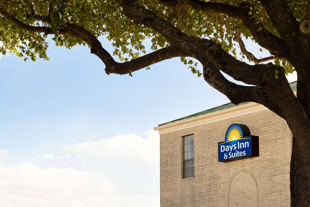 Days Inn by Wyndham San Antonio Near Fiesta Park - photo 5