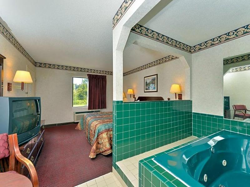 Americas Best Value Inn Valdosta Lake Park - photo 2