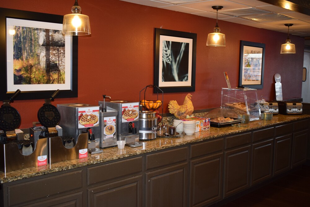 Best Western Wichita North Hotel and Suites - photo 54