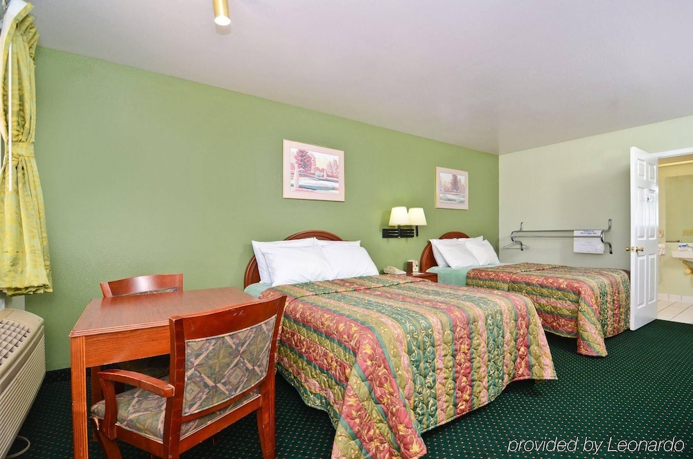 Pine Point Inn & Suites - photo 6