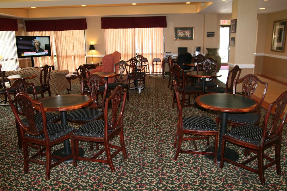 Hampton Inn Laurinburg - photo 21
