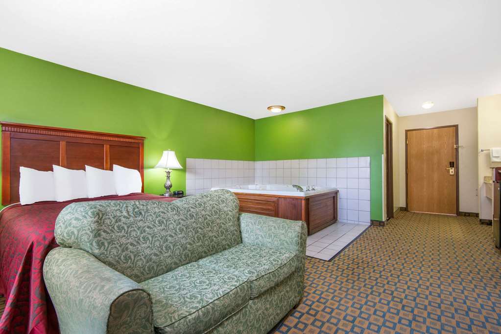 Days Inn & Suites by Wyndham Wichita - photo 8