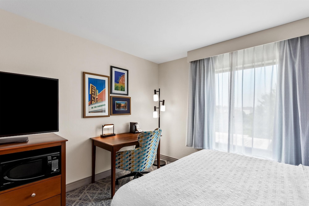 Hampton Inn DeKalb IL - photo 11