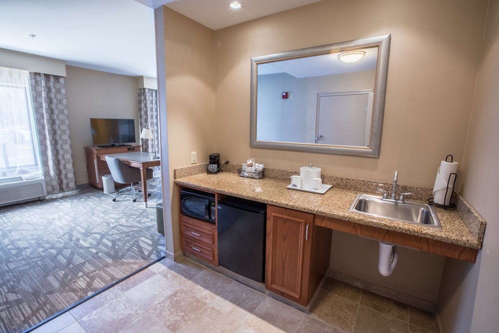 Hampton Inn & Suites Tilton - photo 29