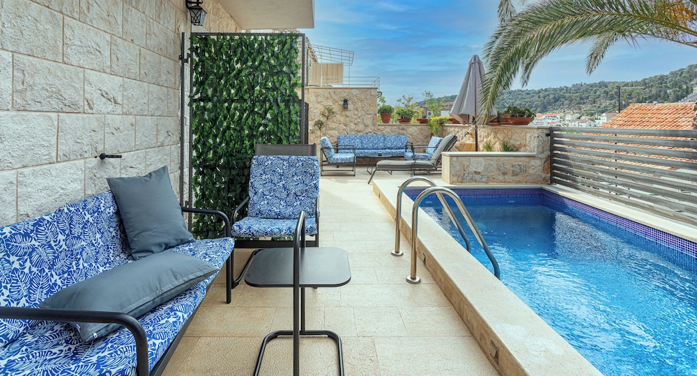Villa Capitis in the Centre with deluxe pool — 4-Star Luxury Hotel in Hvar, Croatia